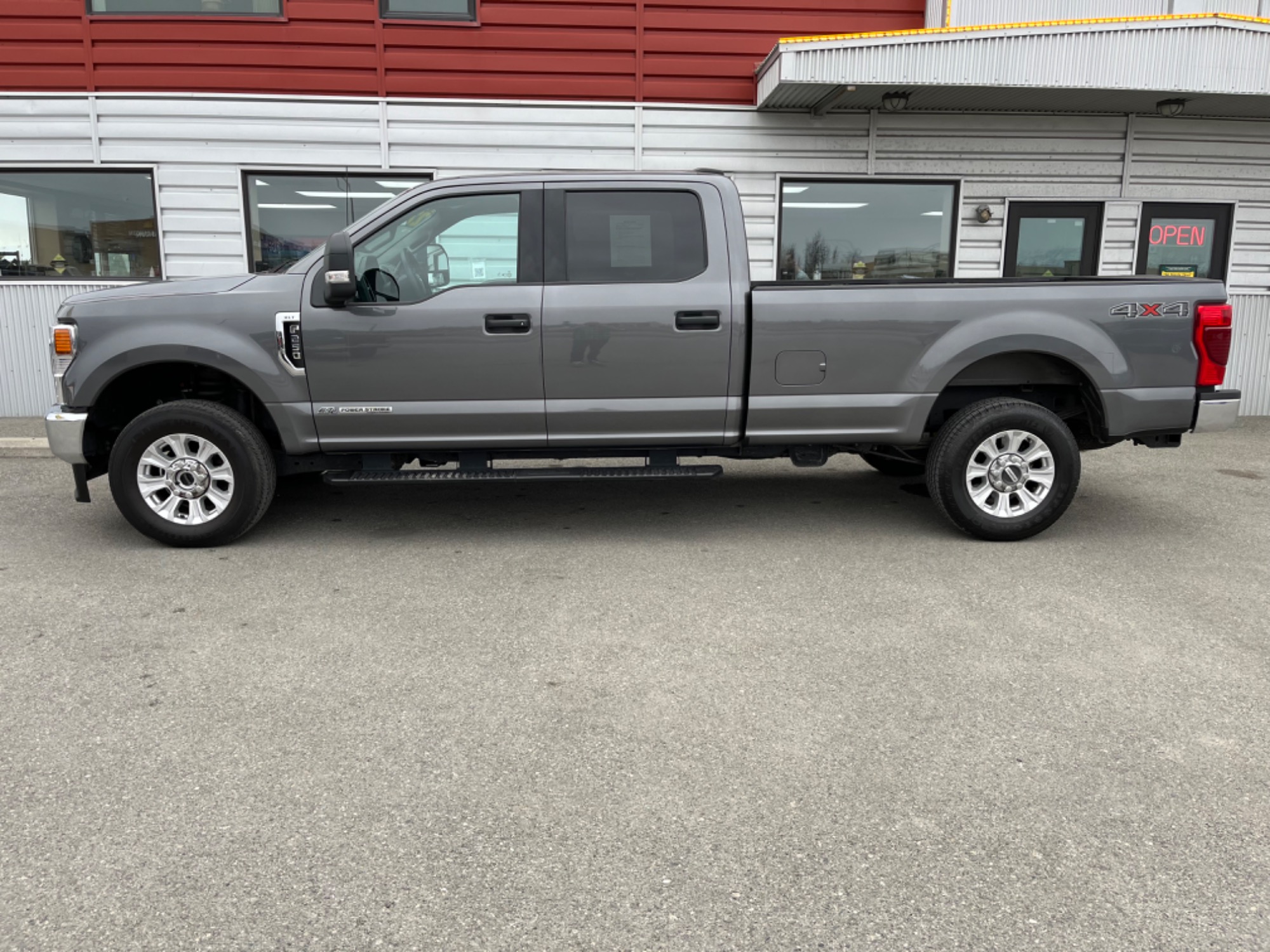 photo of 2022 Ford F-250 SD XLT Crew Cab 4WD